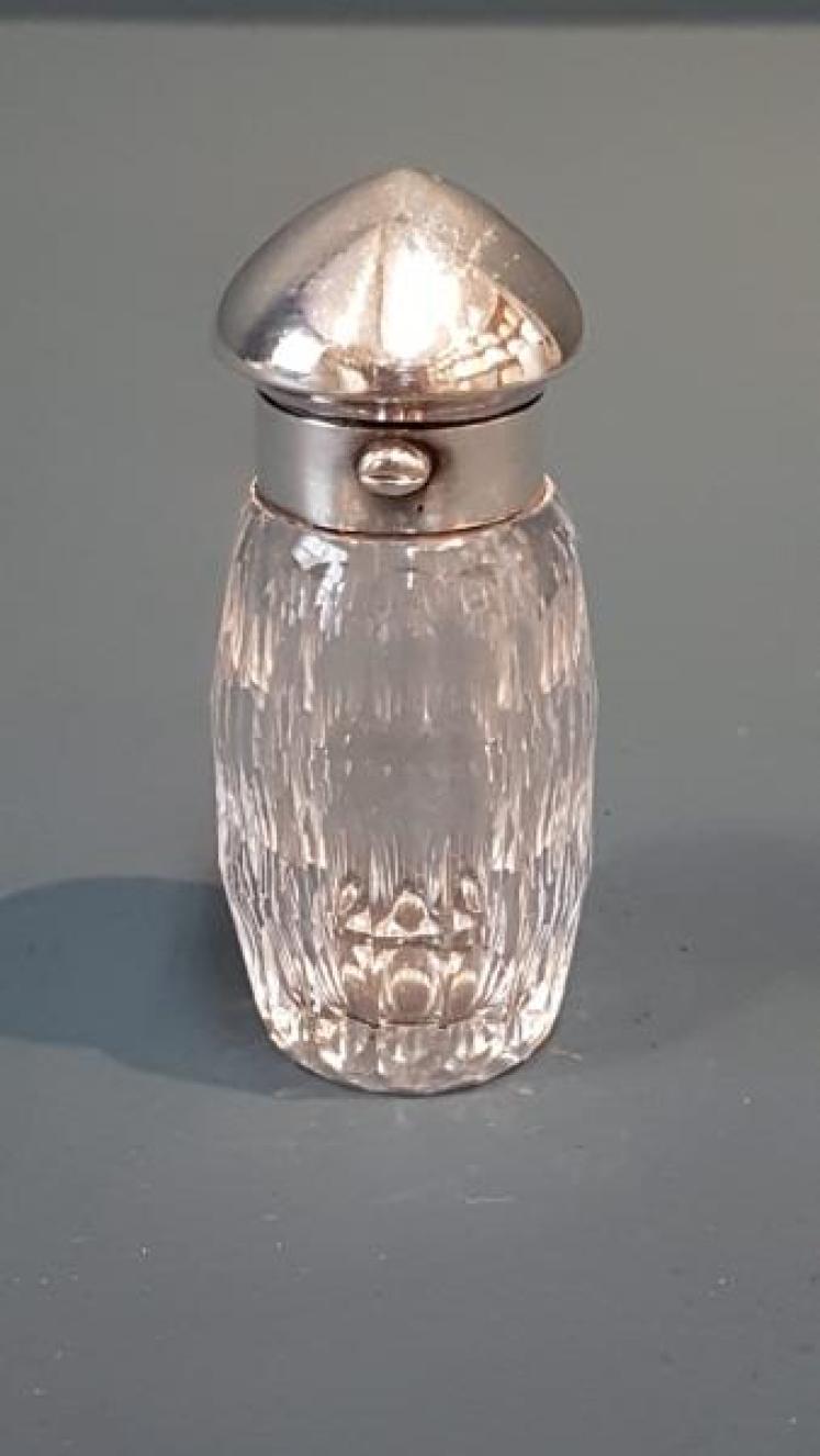 Small Victorian Cut Crystal and Silver Scent Bottle - Image 1