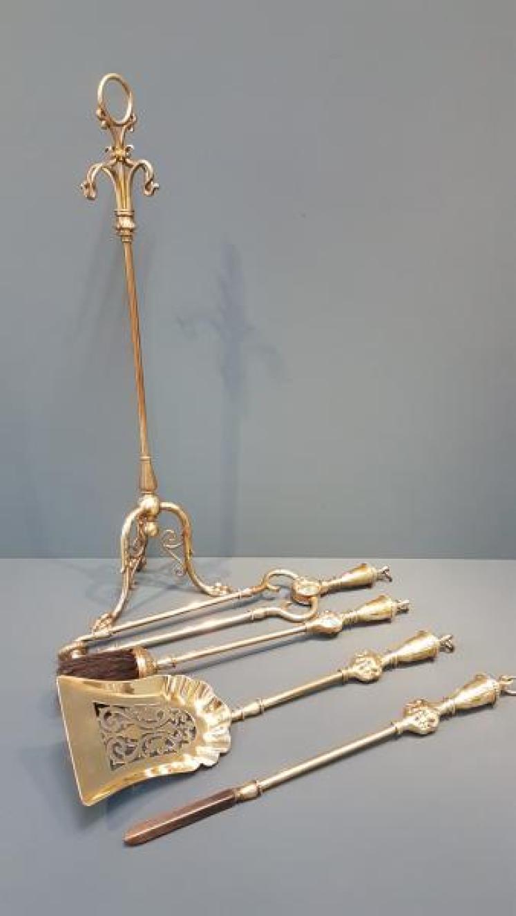 Superb Victorian Brass Fireside Companion Set - Image 4