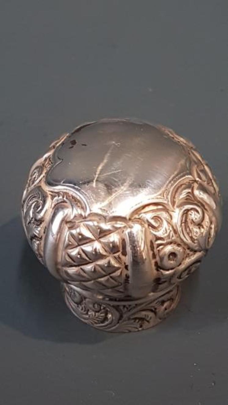 Victorian Silver Topped Cut Crystal Scent Bottle  - Image 4