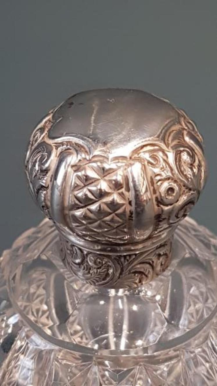 Victorian Silver Topped Cut Crystal Scent Bottle  - Image 5