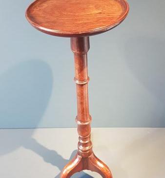Fine Quality George II Mahogany Candle Table