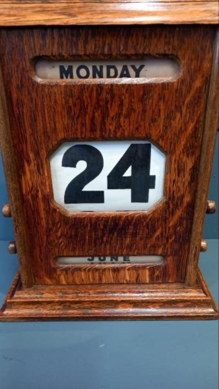 Large Edwardian Oak Perpetual Desk Calendar - Image 2