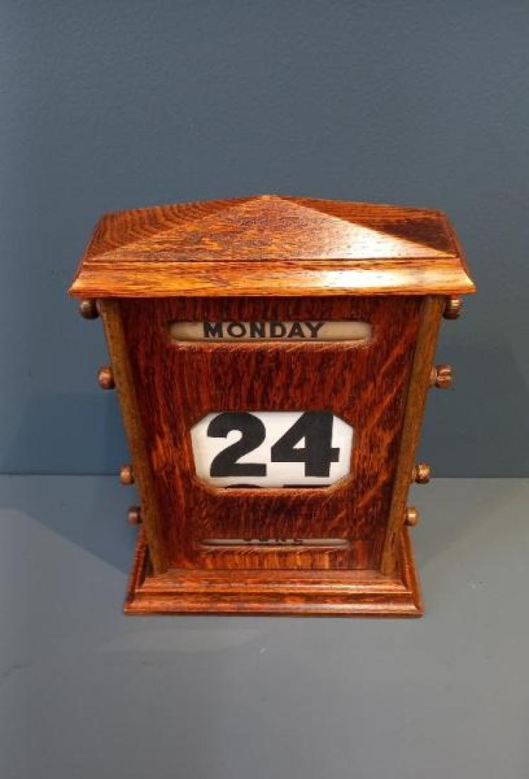 Large Edwardian Oak Perpetual Desk Calendar - Image 3