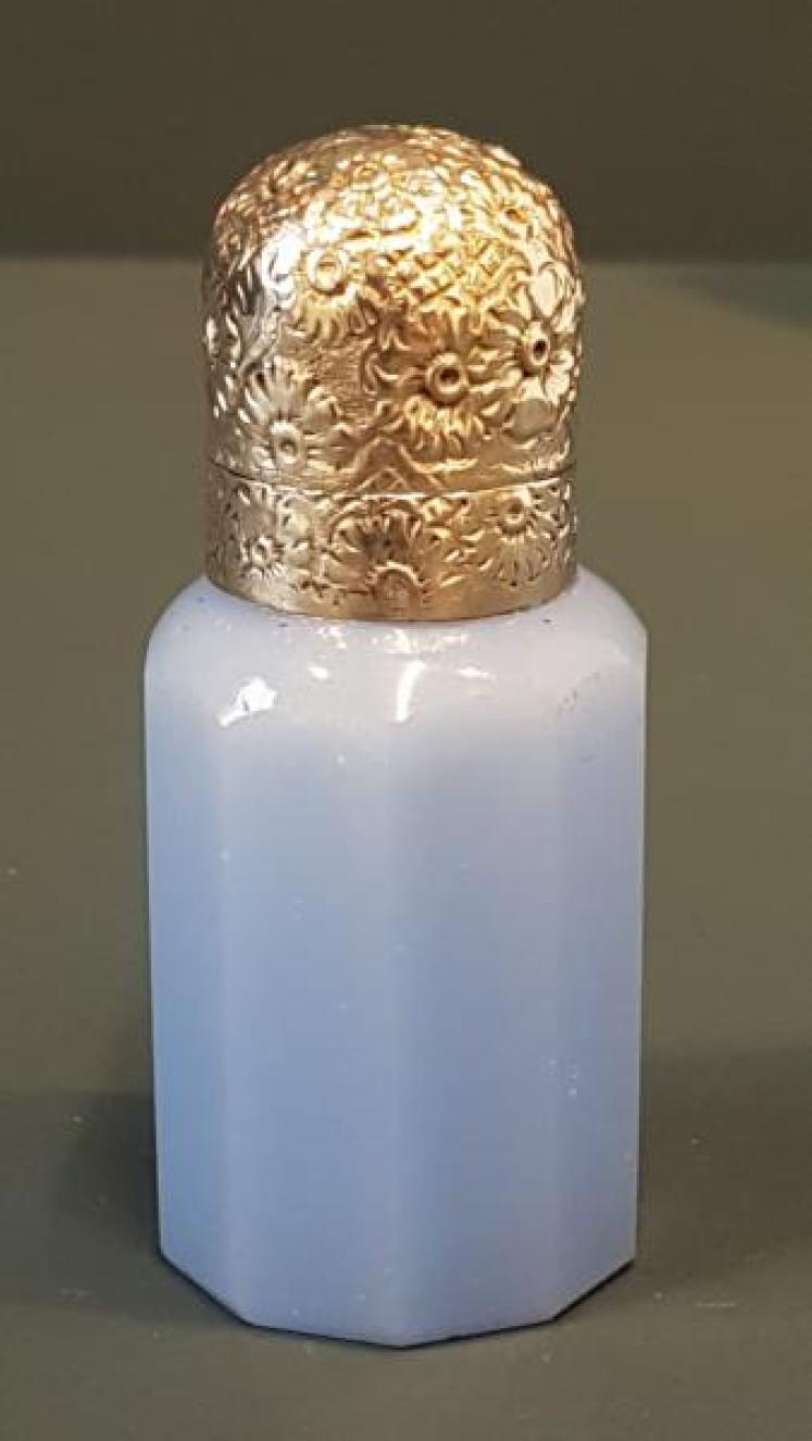 Victorian Silver Top & Blue Glass Scent Bottle - Image 4