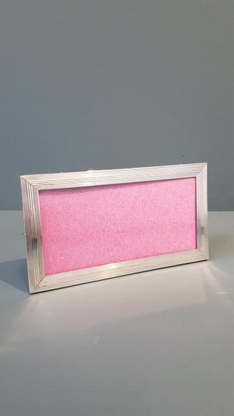 George V Silver Engine Turned Photo Frame - Image 2