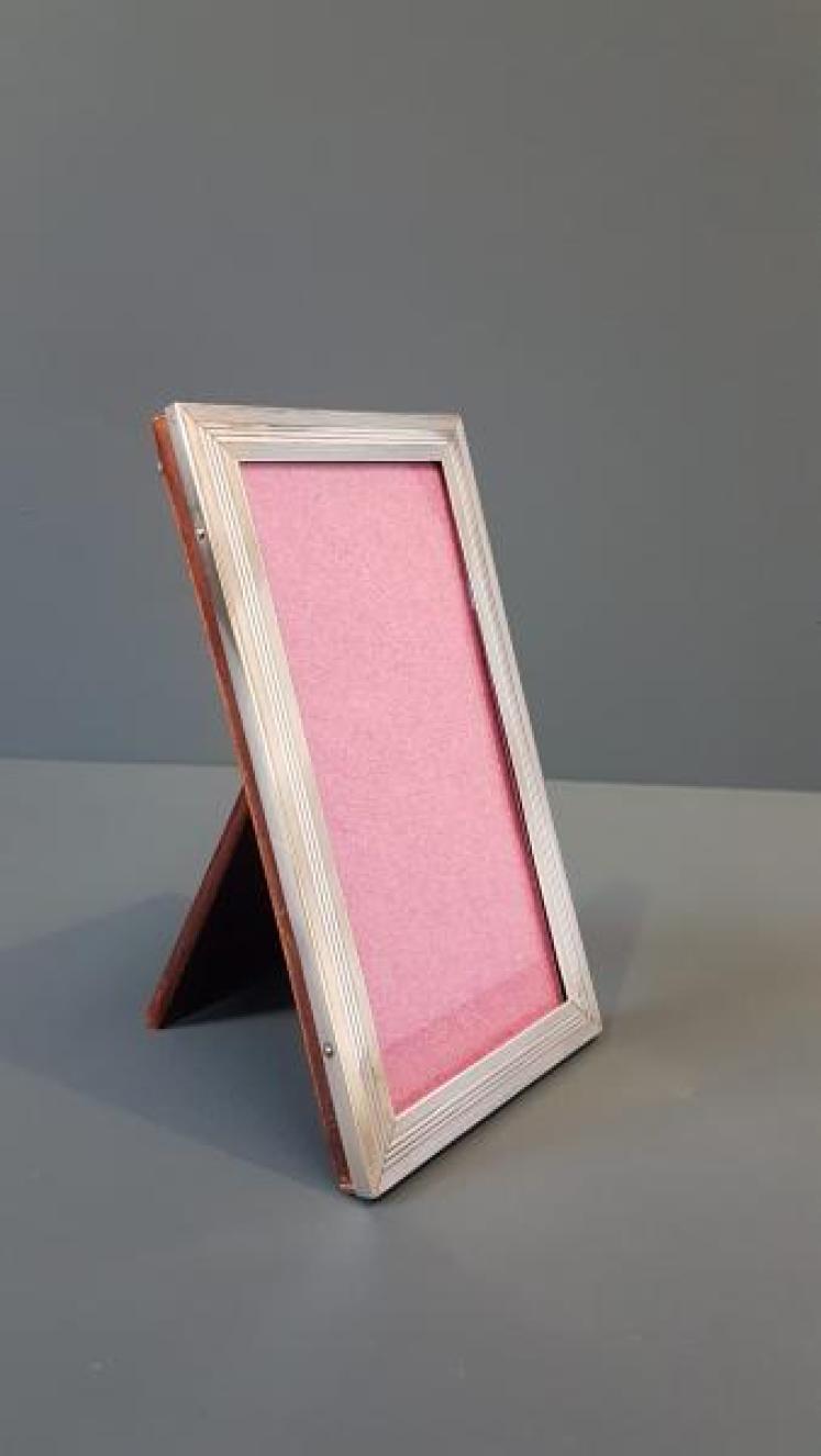 George V Silver Engine Turned Photo Frame - Image 5