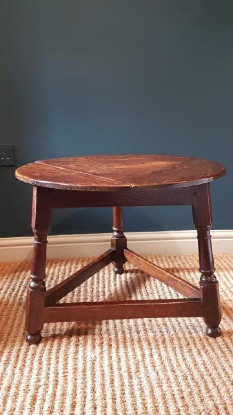 Rare Period Oak and Elm Drop Leaf Cricket Table - Image 2