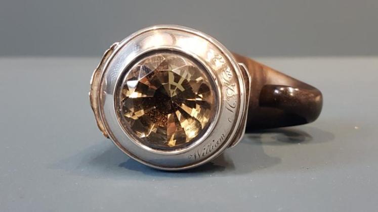 Victorian Snuff Horn with Silver and Citrine Lid - Image 4