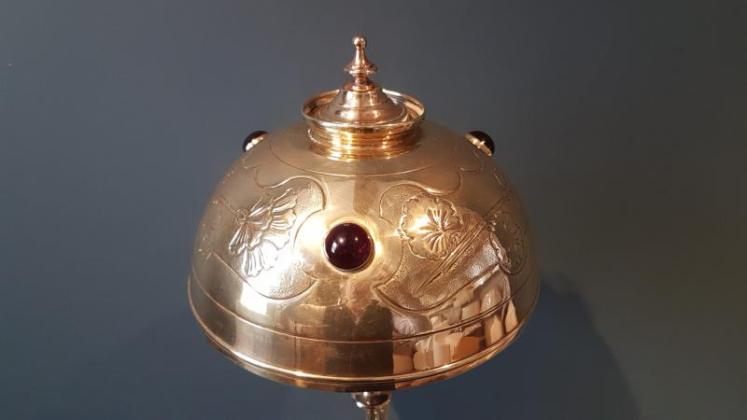 Superb Arts and Crafts Lamp and Shade - Image 5