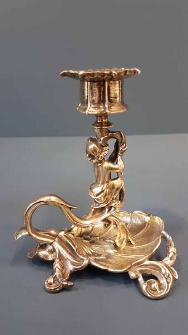 Pair of Victorian Cast brass Chambersticks - Image 4