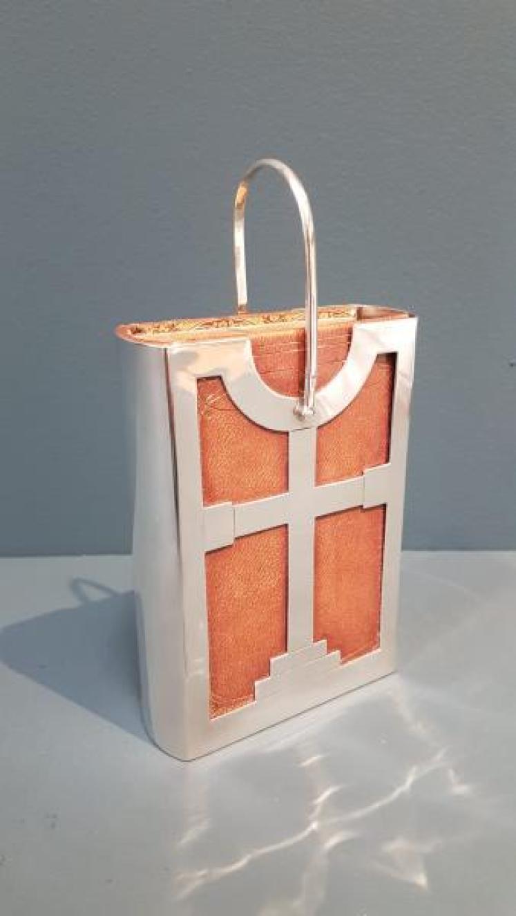 George V Silver Prayer Book Carrier and Book  - Image 1