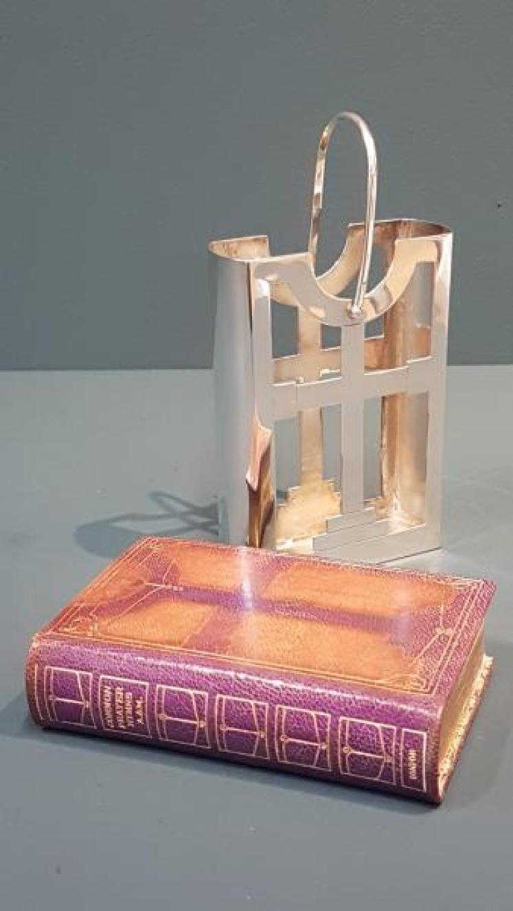 George V Silver Prayer Book Carrier and Book  - Image 3
