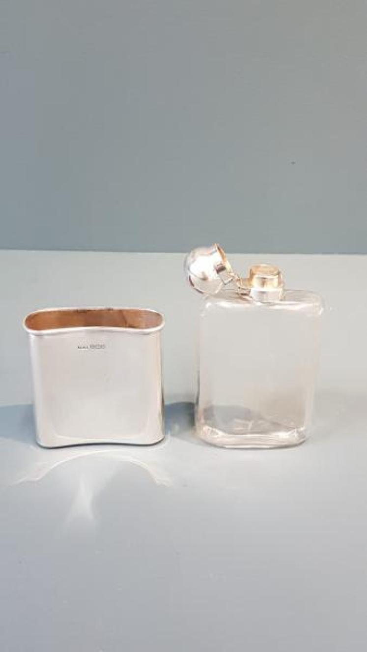 Edwardian Silver Kidney Shaped Hip Flask - Image 3