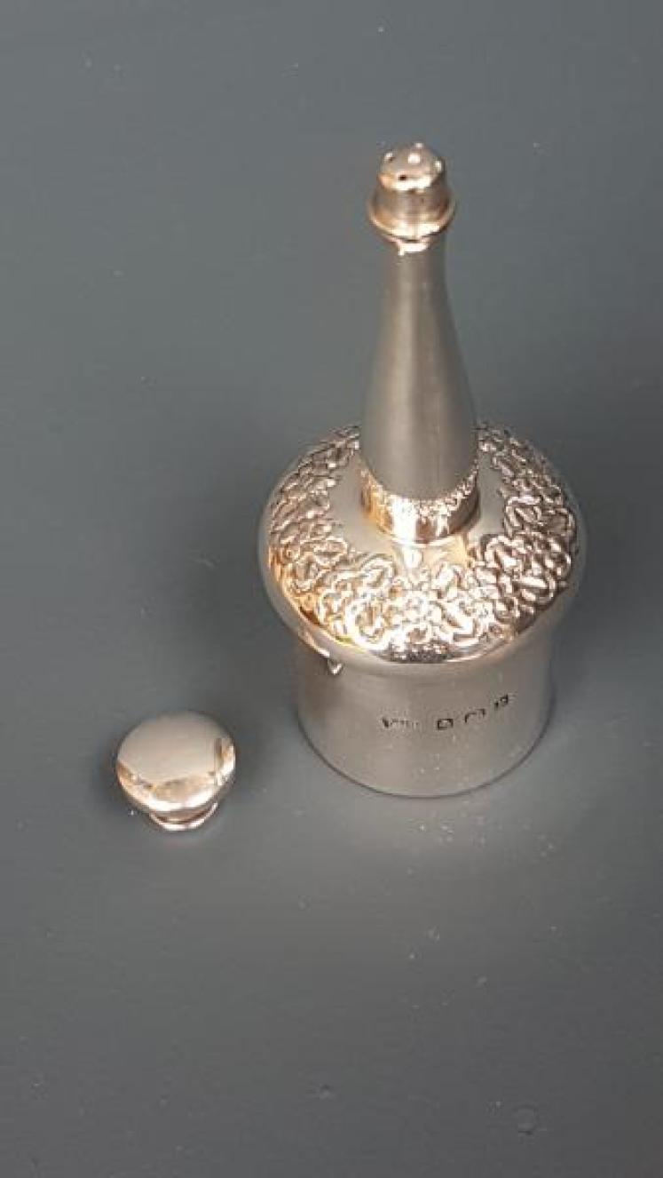 Silver Glove Powderer  - Image 3