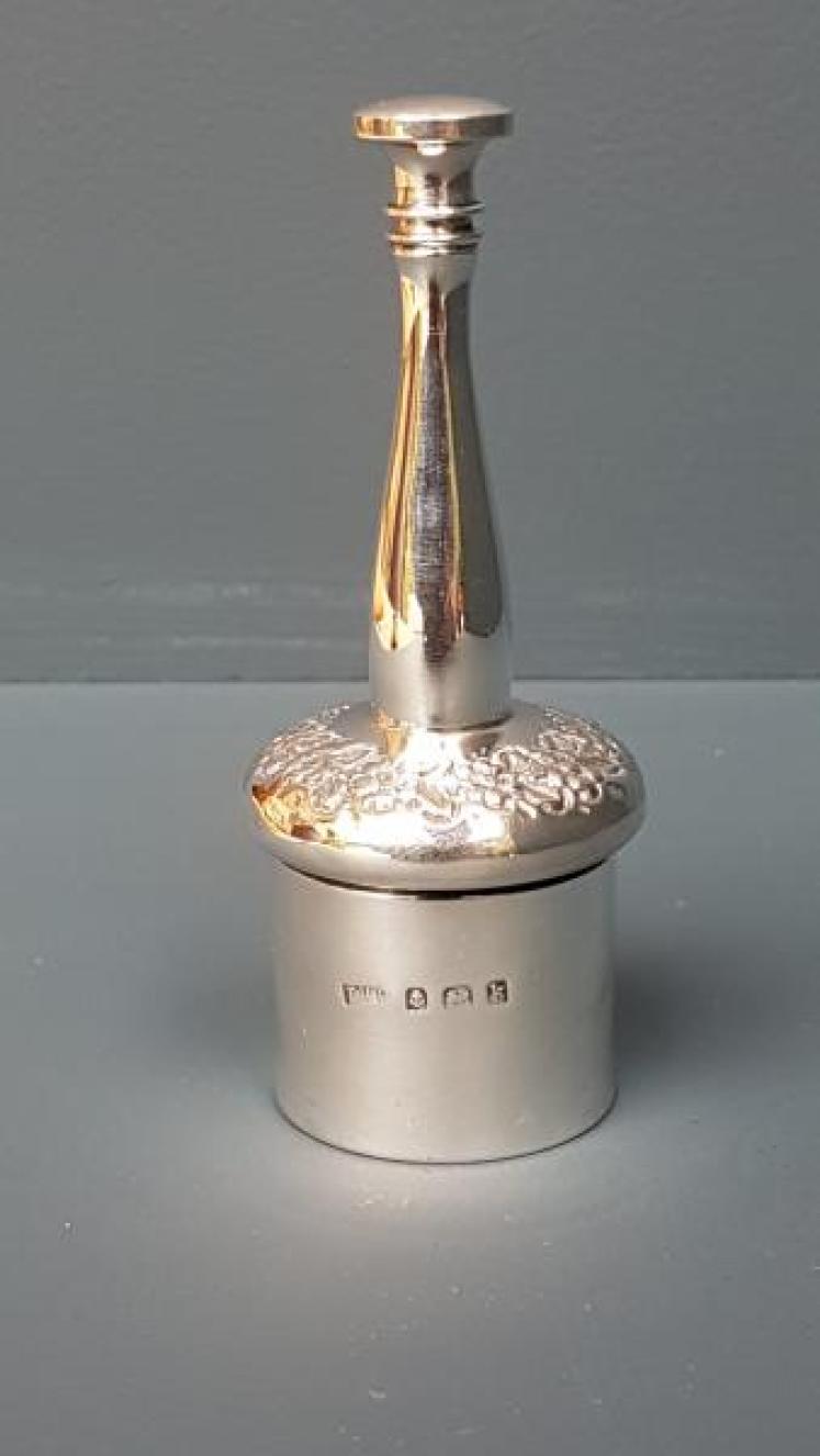 Silver Glove Powderer  - Image 6