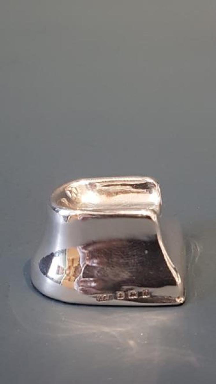 Solid Silver Nail Manicurists Finger Rest - Image 1