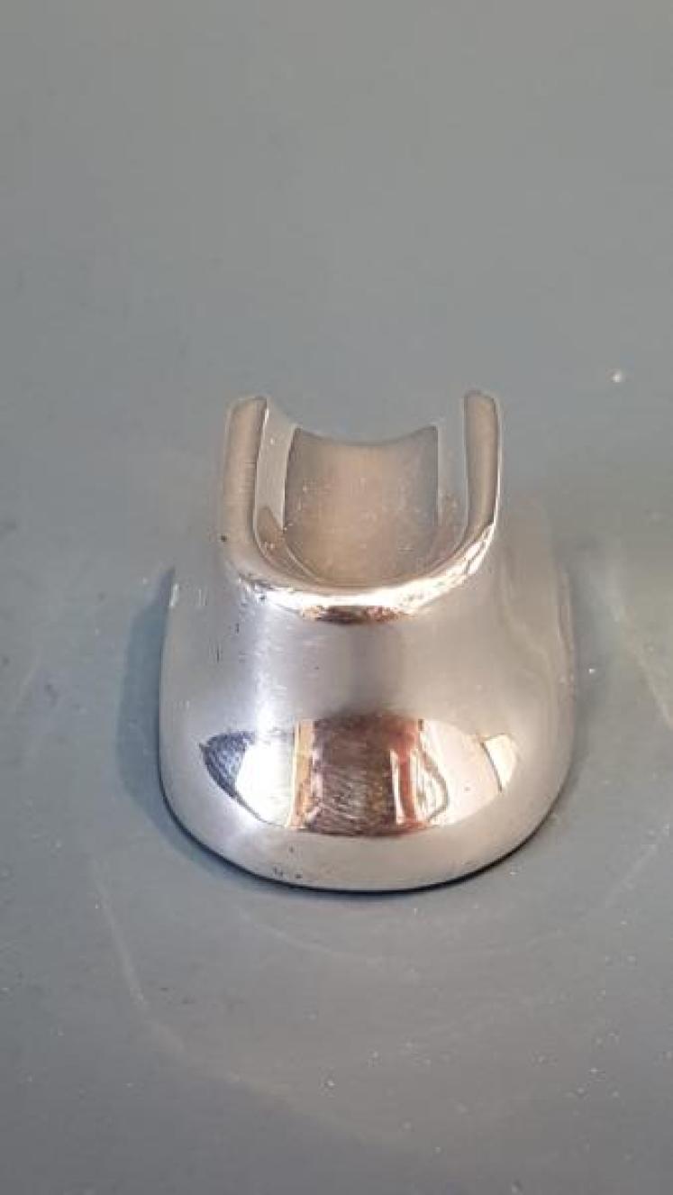 Solid Silver Nail Manicurists Finger Rest - Image 5