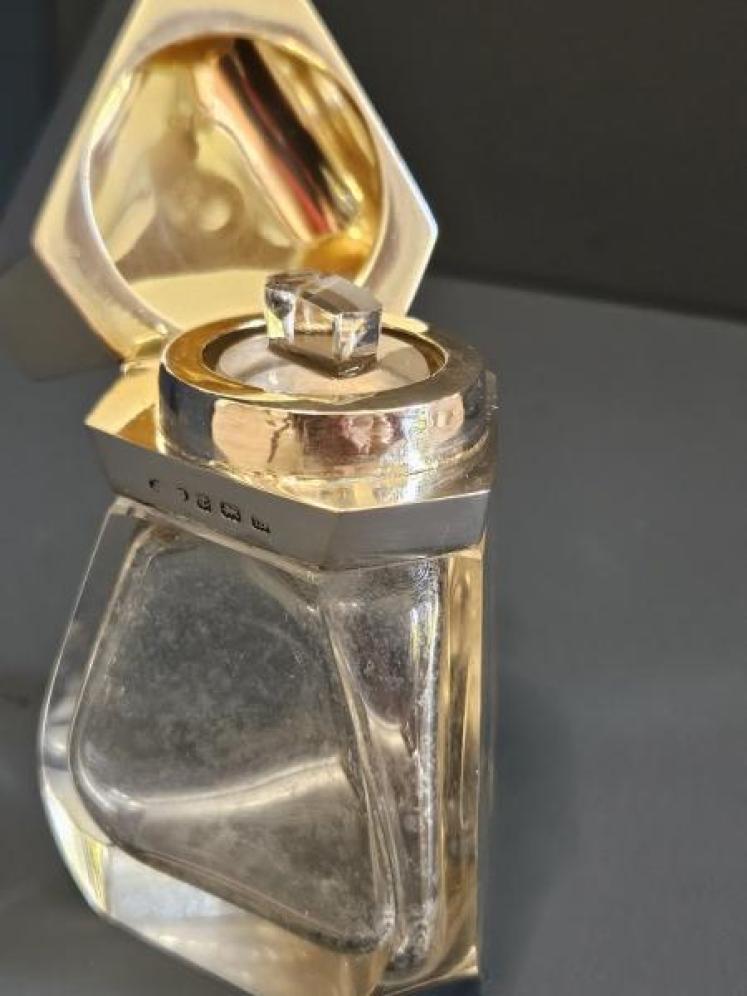 Triangular Silver Top Scent Bottle - Image 4