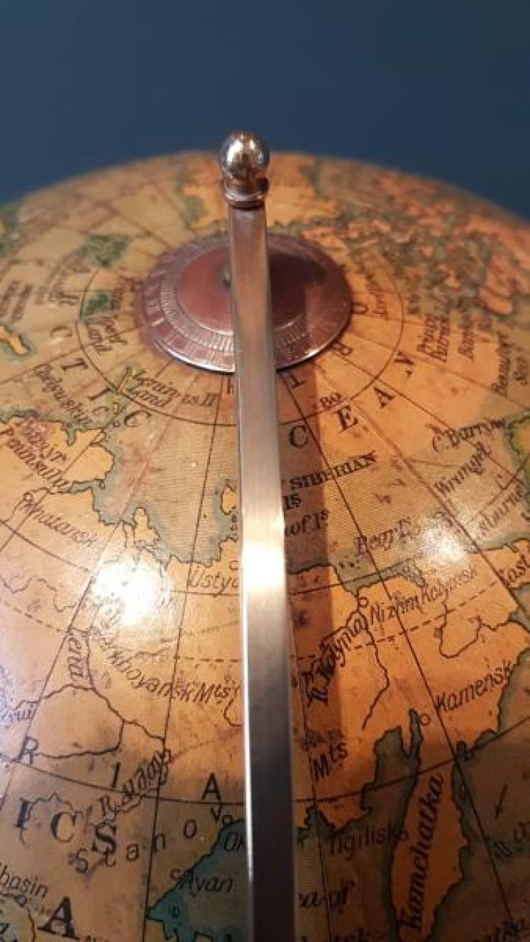 Immaculate 1930's Geographia 10" Globe - Image 4