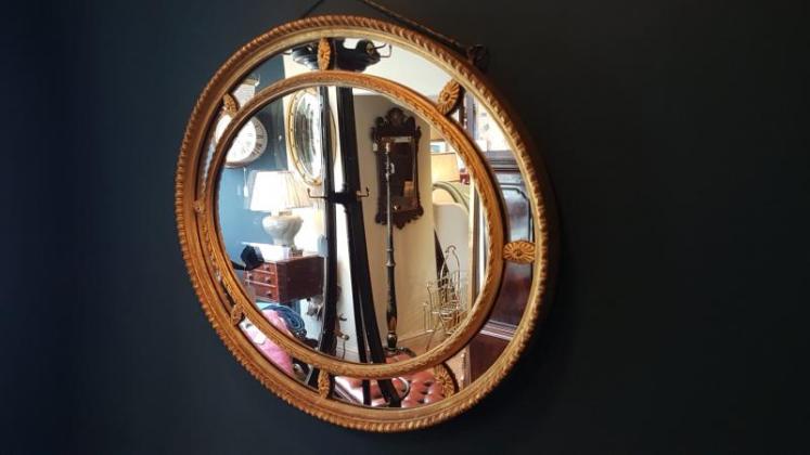Victorian Oval Timber Gilt Segmented Mirror  - Image 3