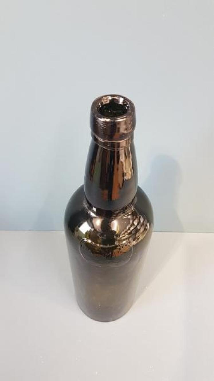 Set of 10 Large Late Victorian Sandemans Port Bottles - Image 4