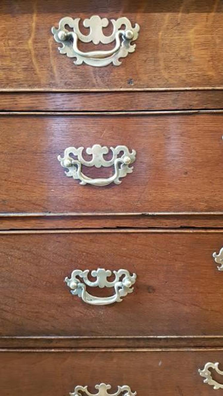 Superior Quality George III Oak Chest of Drawers  - Image 2