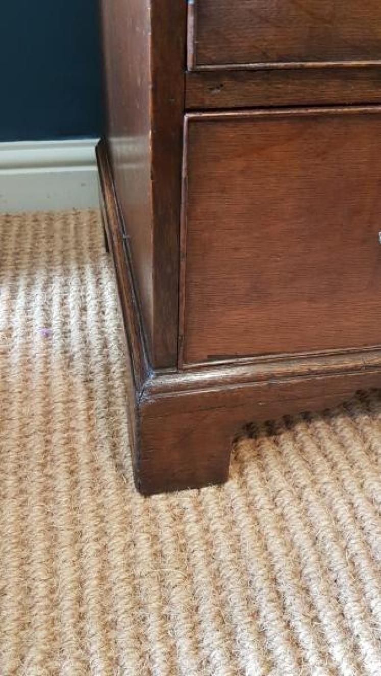 Superior Quality George III Oak Chest of Drawers  - Image 3