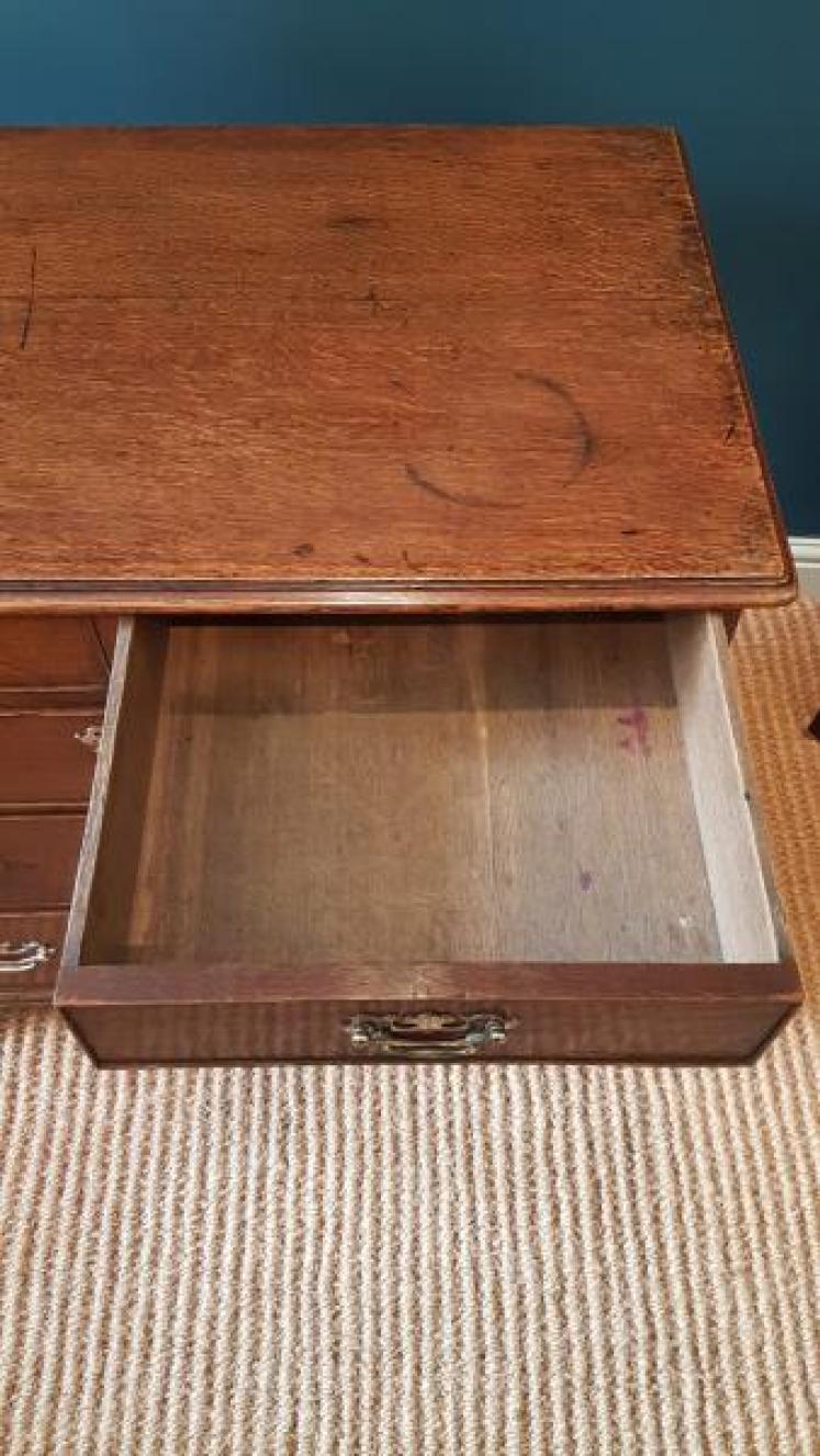 Superior Quality George III Oak Chest of Drawers  - Image 5