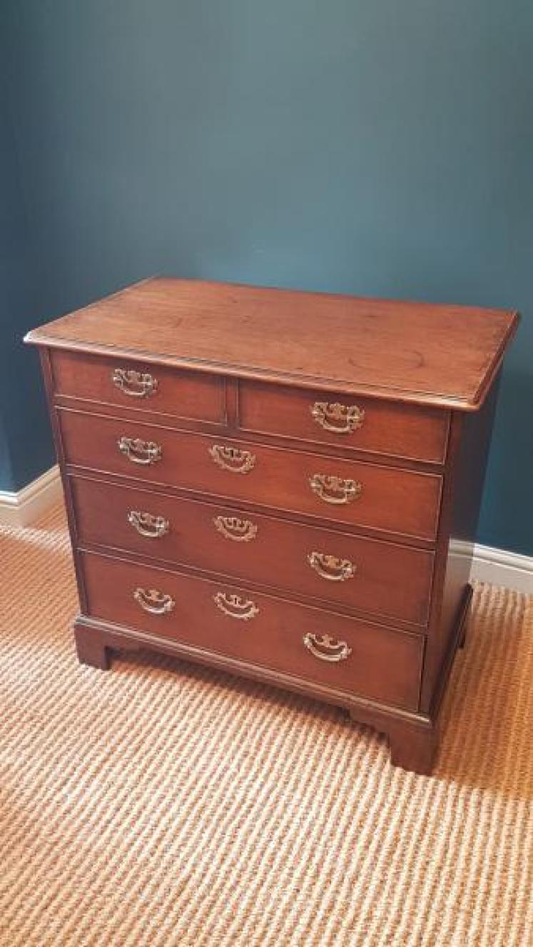Superior Quality George III Oak Chest of Drawers  - Image 6