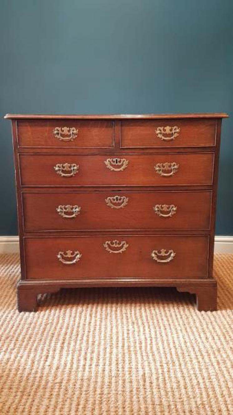Superior Quality George III Oak Chest of Drawers  - Image 7