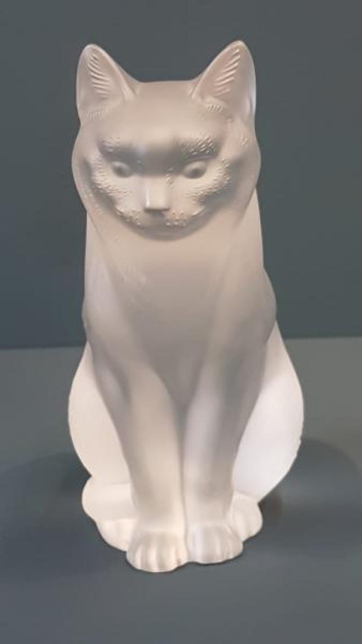 Large Lalique Opalescent Sitting Cat - Image 3