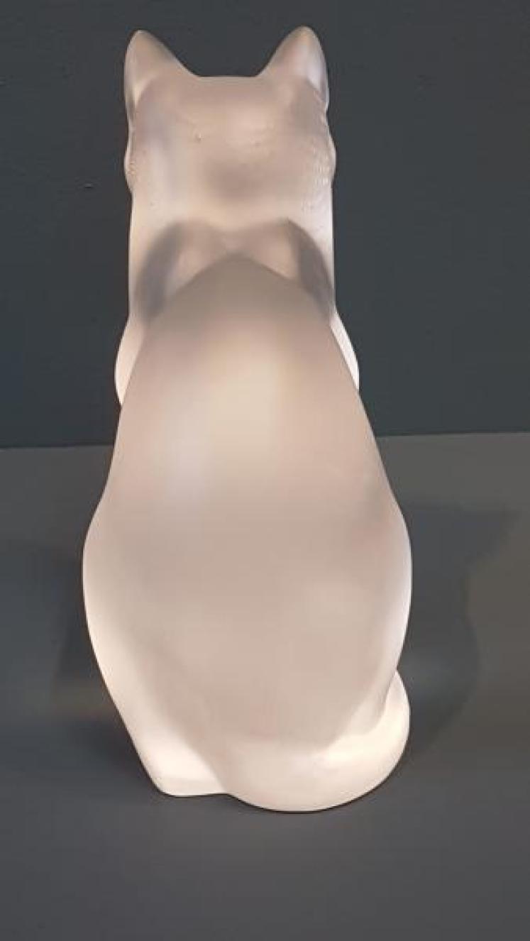 Large Lalique Opalescent Sitting Cat - Image 4