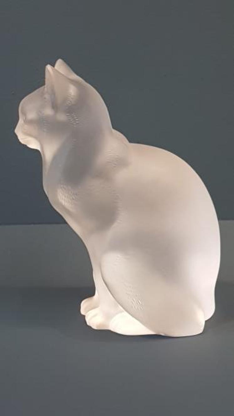 Large Lalique Opalescent Sitting Cat - Image 5