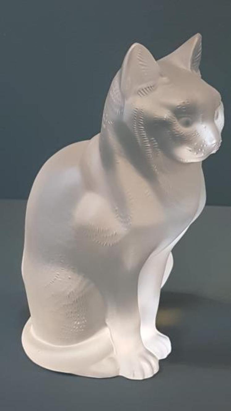 Large Lalique Opalescent Sitting Cat - Image 7