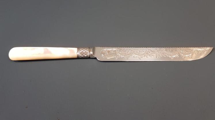 Immaculate Victorian Solid Silver Cake Knife  - Image 4