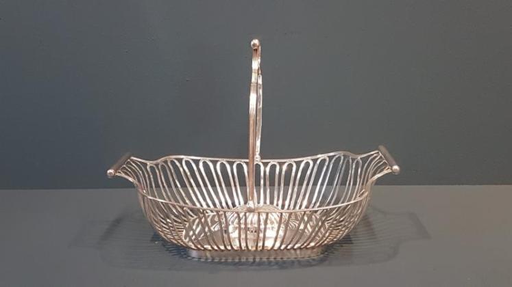 Fine Quality Victorian Silver Bread Basket - Image 2