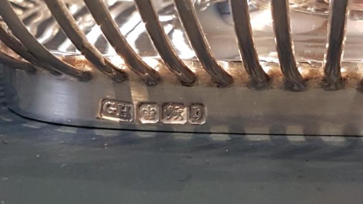 Fine Quality Victorian Silver Bread Basket - Image 4
