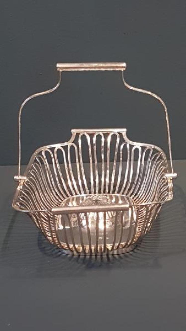 Fine Quality Victorian Silver Bread Basket - Image 6