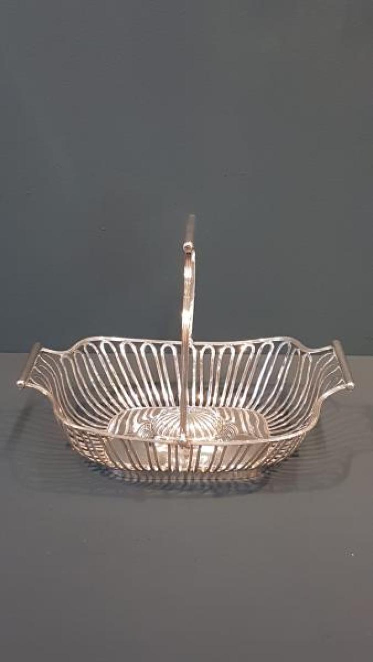 Fine Quality Victorian Silver Bread Basket - Image 7