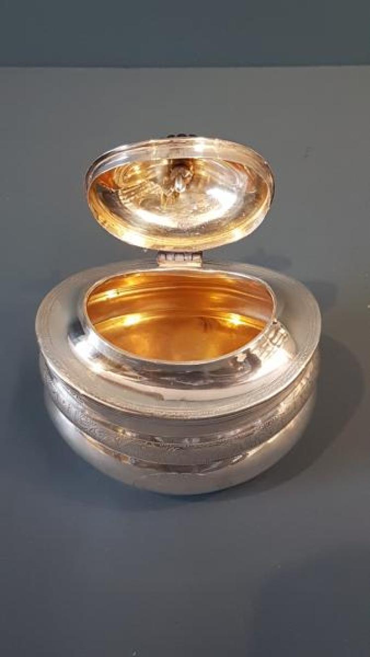 Fine Quality Chester Silver Tea Caddy  - Image 5