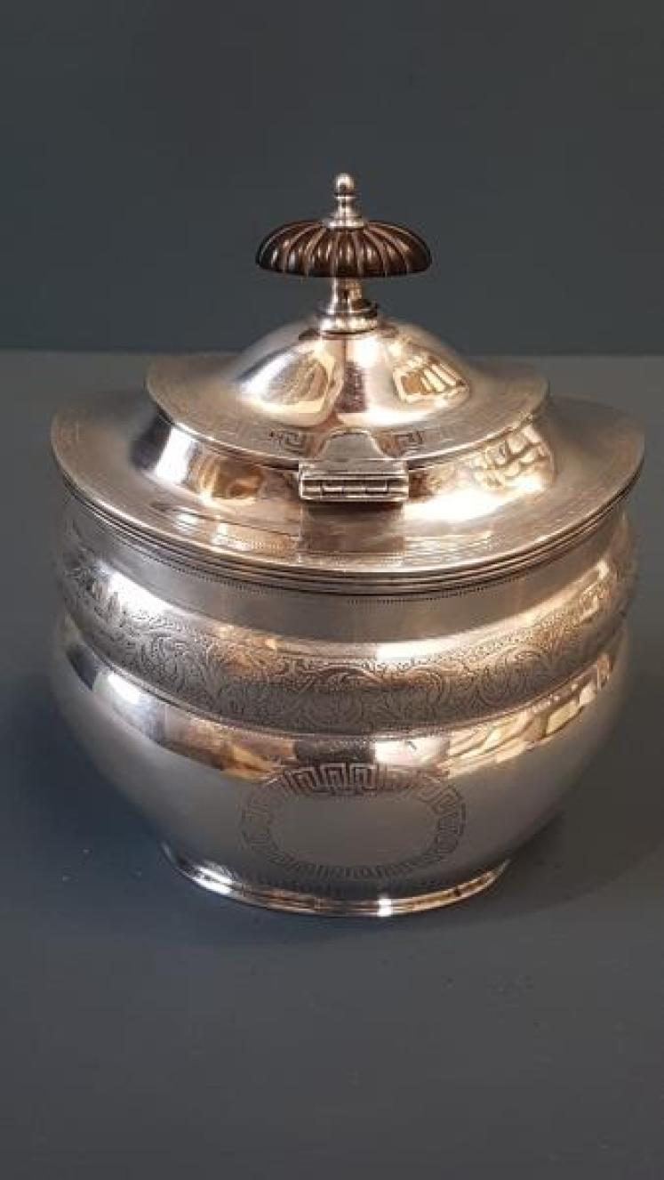 Fine Quality Chester Silver Tea Caddy  - Image 6