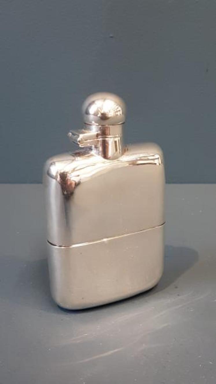 George V Silver Hip Flask - Image 1