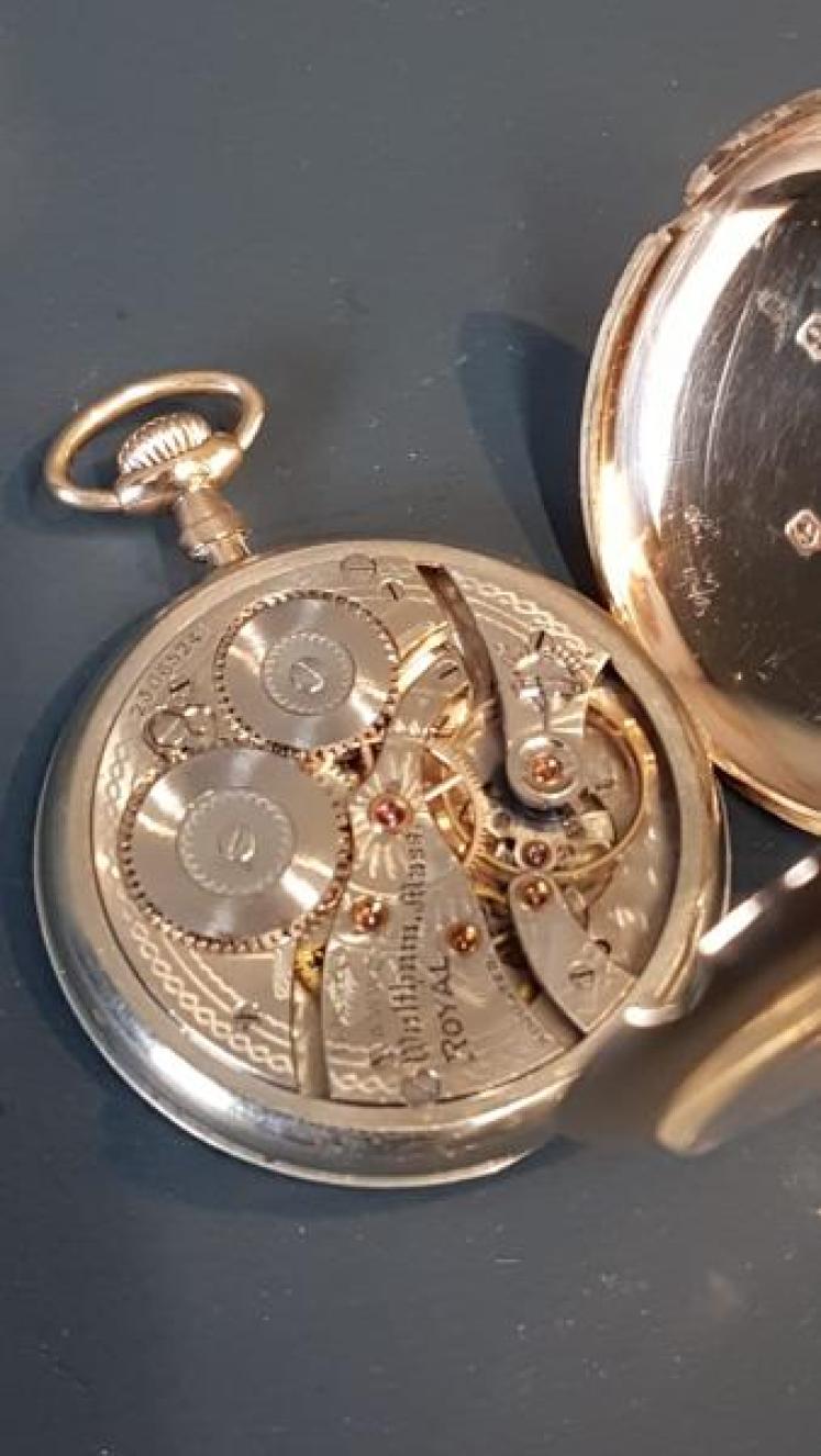 Immaculate 9ct Gold Waltham Pocket Watch  - Image 3