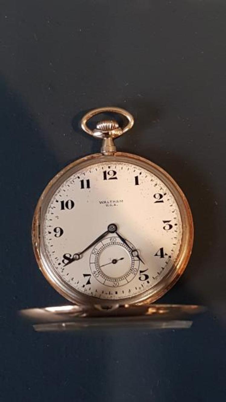 Immaculate 9ct Gold Waltham Pocket Watch  - Image 6