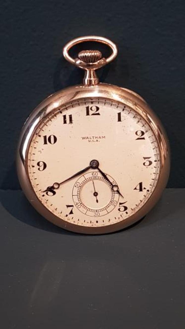 Immaculate 9ct Gold Waltham Pocket Watch  - Image 7