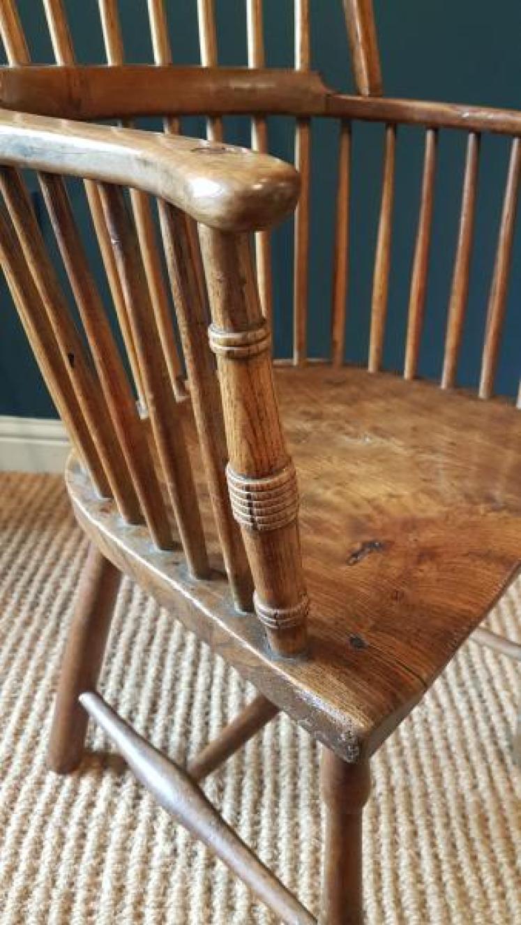 George III Sycamore and Ash Comb Back Windsor Chair - Image 6