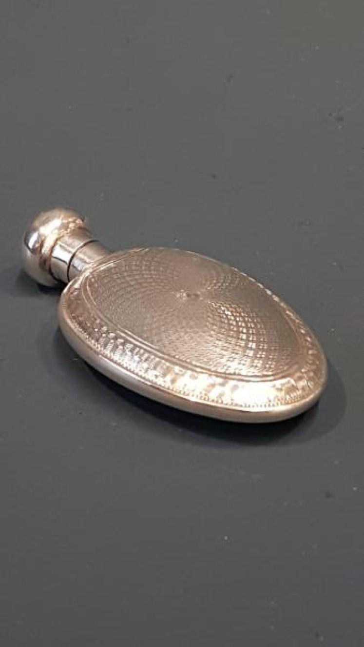 George V Engine Turned Silver Scent Bottle - Image 2