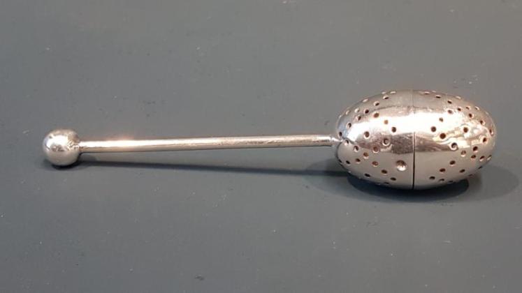 Edwardian Cast Silver Tea Infuser - Image 1