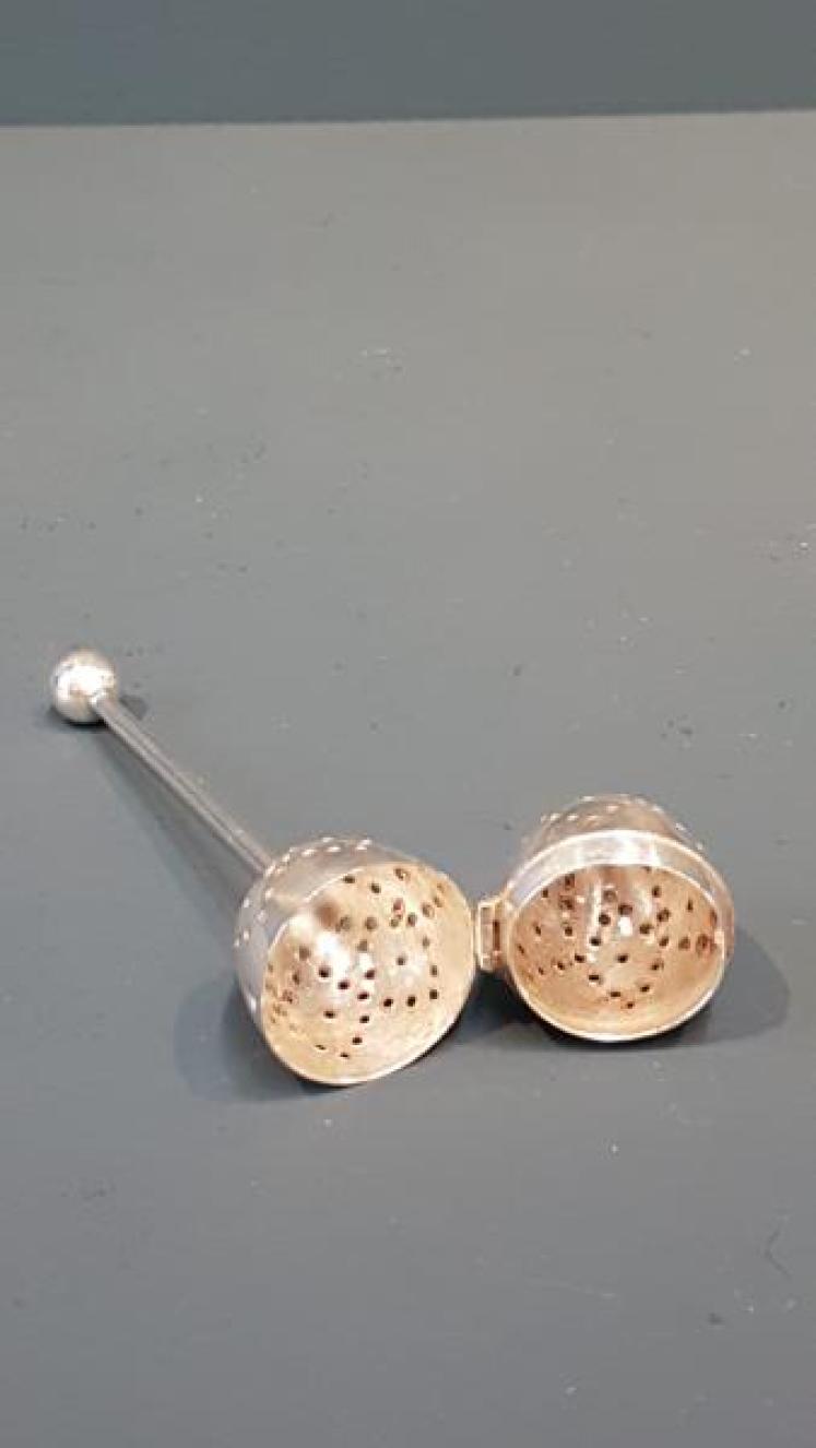 Edwardian Cast Silver Tea Infuser - Image 3
