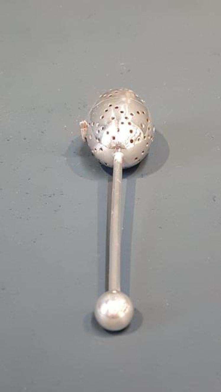 Edwardian Cast Silver Tea Infuser - Image 4